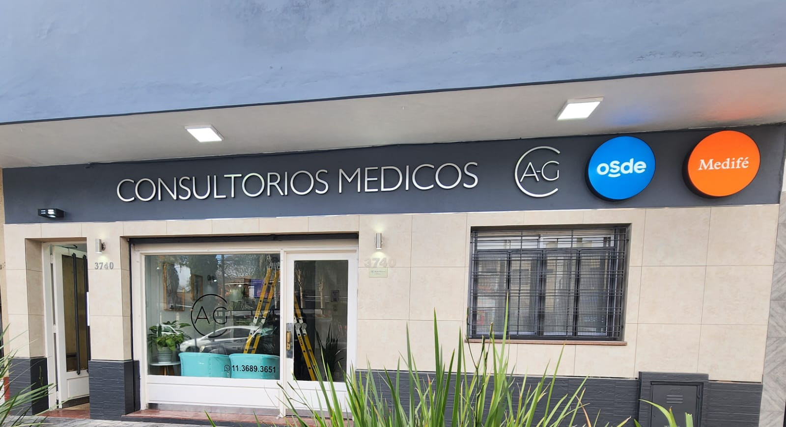 Frente de Consultorios Médicos AG en Av. Almirante Brown 3740, Temperley